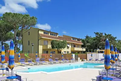 Image de Agréable appartement avec climatisation, Wifi, piscine, Tv, patio, animaux admis et parking
