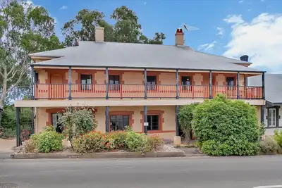 Image de Lyndoch Grand Barossa Group Accommodation entire house Lyndoch village sleeps 14