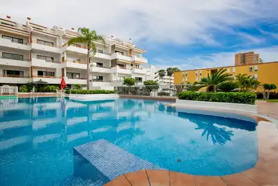 Image de One-bedroom Penthouse Apartment With Terrace, Pool and Partial Sea Views