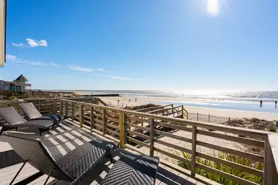 Image de Costa La Vista! Updated Oceanfront Home with In-law Suite - Free $250 Beach Gear Credit