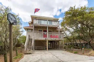 Image de Oceanside home, Private Pool and Hot Tub! 3 Min walk to Beach.