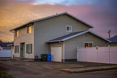 Image de The Salty Duplex (Right Side)