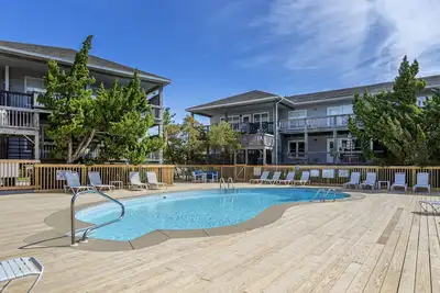 Corolla Oceanside Condo Just steps from the Beach - sleeps 6