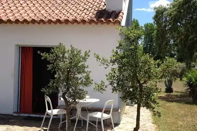 Image de Nice country studio for 2-4p. , shared pool, countryside&beach (20 km)