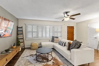 Image de Southwestern Modern 4 Bedroom Home