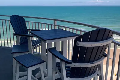 Image de Nouvellement rénové 3 chambres en bord de mer directe condo - les meilleurs points de vue sur la plage!