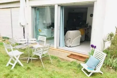 Image de F2 calme/5mn de la plage/refait à neuf/parking