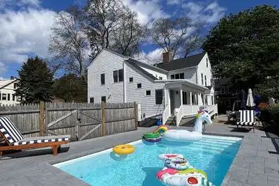 Image de Huge apartment in Bristol Beautiful Historical home with pool and playground