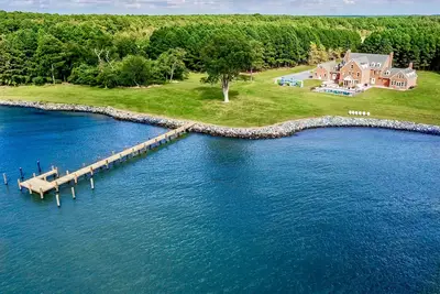 Image de Heated Pool- Chesapeake Mansion - 12, 000 Sqft/30 Acres/Huge Polywood Playground