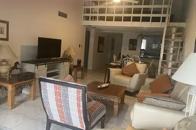 Image de 2 bedroom apartment with loft on the beach