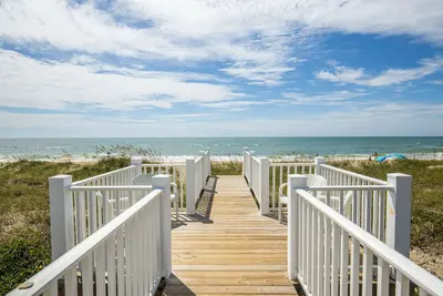 Image de Oceanfront duplex with beautiful sunset views