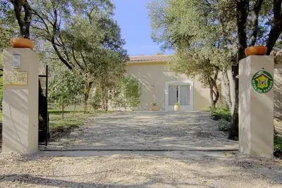 Image de Gites en Provence. Gites spacieux et calme, équipés pour personnes handicapés.
