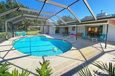 Image de 🏖️Exceptional! Spacious Oasis, Private Pool + Shade. Great separation of rooms!