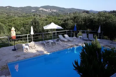 Moderne Villa mit Pool, am Corfutrail und in Meernähe