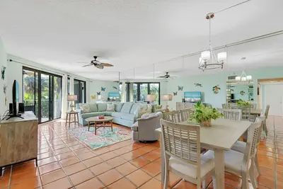 Image de Our Happy Place ~ Adorable 2 Bedroom, 2 Bath Condo Steps from the Beach!