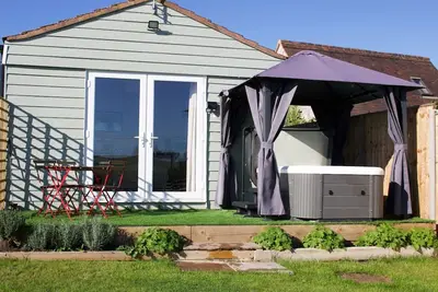 Image de Tranquil Location with Exclusive Hot Tub - 1 bedroom