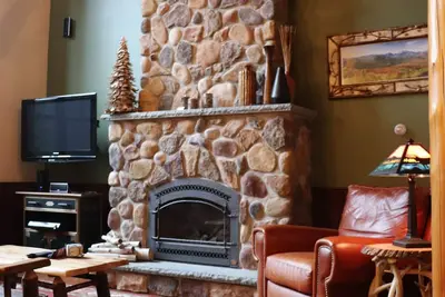 Image de Stunning Lake Placid family friendly cozy wooded townhome minutes from town
