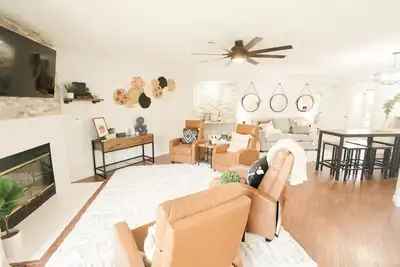 Image de *Branson Boho 1* Gated on Ground Floor Fully Redone 2 king beds, 2 full bath! ! !