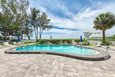 Image de Sunset Beach 102: Gulf Front, Stunning Views, On the Beach, Pool by Anna Maria Life Vacation Rentals