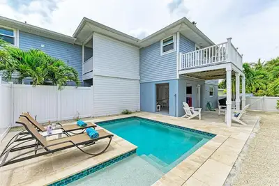 Image de Ami Sand Dollar: Dog Friendly, Private Pool, 2 Blocks to Beach by Anna Maria Life Vacation Rentals