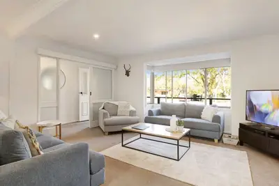 Image de Toorak Place - Wonderful location, close to river and town