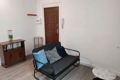 Image de Appartement de Type 2 entièrement équipé pour un séjour agréable.