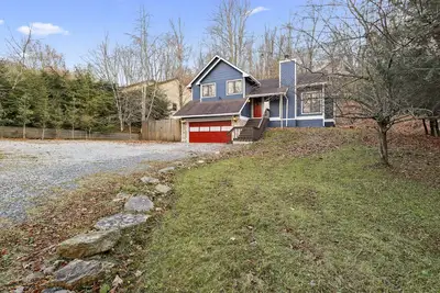 Image de Cozy Mountain Escape! . 5mi frm slopes 50ft to trails. Hot Tub!