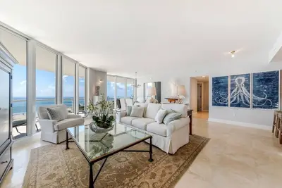 Image de Gorgeous condo with breathtaking ocean view