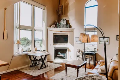 Image de Boardwalk Loft w/bay view loacated in old town