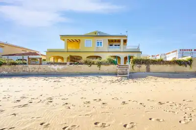 Merveilleuse maison de vacances pour 8 personnes avec Wifi, Tv, patio, animaux admis et parking