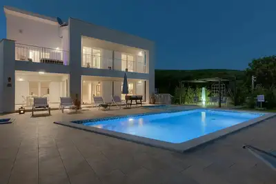 Image de Maison de vacances privée avec piscine privée, bain à remous, climatisation, Wifi, Tv, terrasse