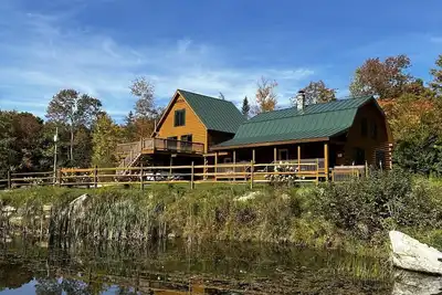 Image de Authentic Log Home with Pico Views and hot tub