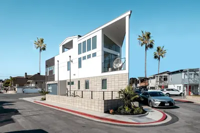 Image de Coastal Luxury, Ocean & Harbor Views, Dog-friendly, A/C & Rooftop Deck & Firepit