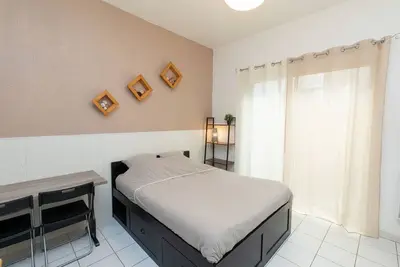 Image de Chaleureux studio avec petite cour exterieur