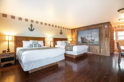 Image de Tortuga - 1 Bedroom Suite with 3 Queen Beds at Wanderlust Inn, Pet Friendly