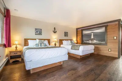 Image de Bay Watch - 1 Bedroom Suite with 3 Queen Beds at Wanderlust Inn, Pet Friendly