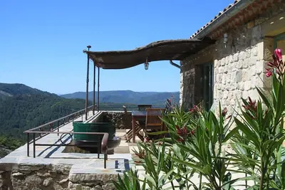 Image de Gite 6 personnes dans un mas en pierre, piscine, propriété 10Ha, vue panoramique