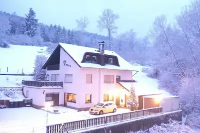 Image de Large Apartment in the Vulkaneifel located on a mountain! ! ! Up to 12 people Middle