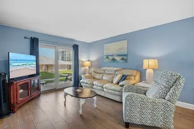 Image de Charming Ground-Floor Getaway Steps from Pools and Beach Access