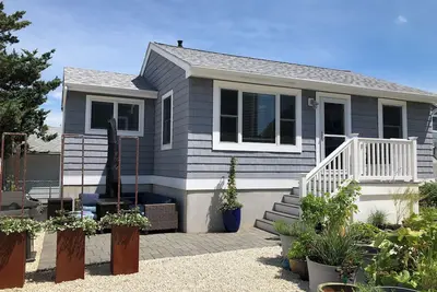 Image de Pristine, renovated beach cottage; walk to Lavallette town center & beaches.