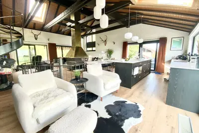 Image de Beautiful chalet on the piste in the Swiss Alps