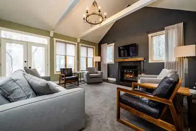 Image de (2025 Open! ) Beautiful Harbert Home Close to Sandy Lake Michigan Beach!