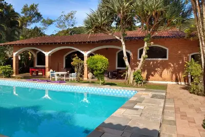 Image de Single-storey house with pool in gated community
