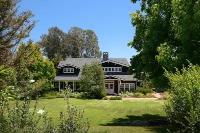 Image de Family life at its best! Indoor\/Outdoor house near trails, polo and the beaches.