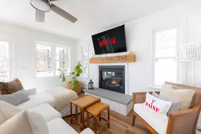 Image de Salty Poynt: A Brand New, Beautiful & Airy Beach Cottage