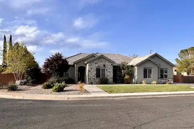 Image de Entire Home with Tesla Charger & Rv Parking