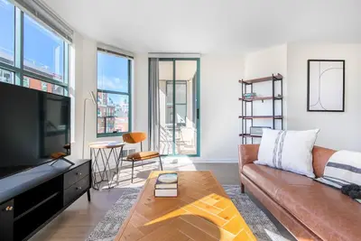 Image de Expansive Waterfront South Beach 2br w/ Pool, Tennis, Spa, by Blueground