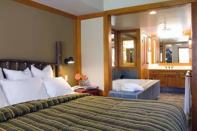 Image de 2 Br / 2ba Deluxe Suite at the Embarc Whistler Resort! !
