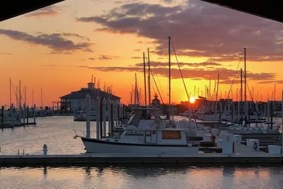 Image de Lakefront Marina Home- 3 Decks, Sunset Views, 12 Min To Fr Qtr