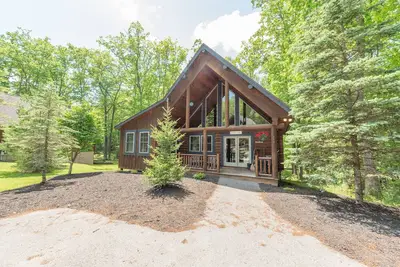 Image de Tucked Away: Lake Area, Hot Tub, Air Hockey Table, A/C!